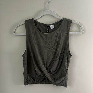SUPER CUTE h&m cropped top